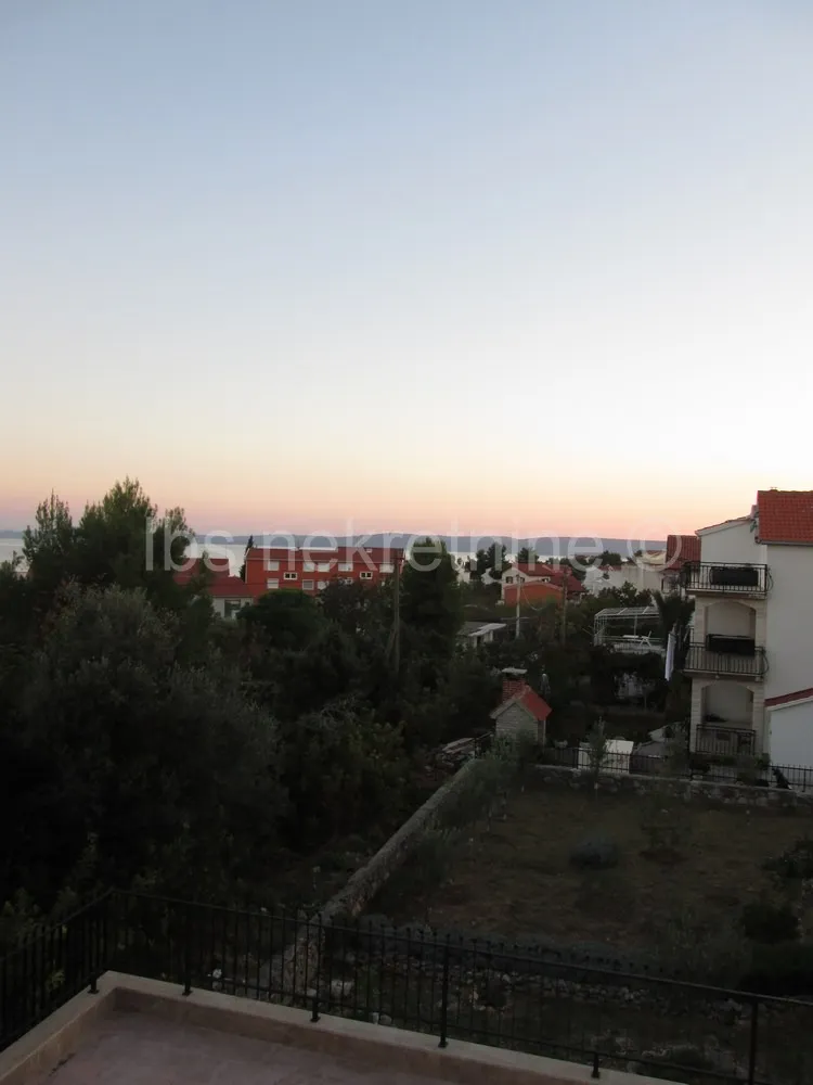 eskluzivna vila sa bazenom - slika 4
