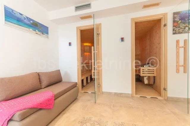 kuća sa apartmanima drugi red do mora!!! - slika 7