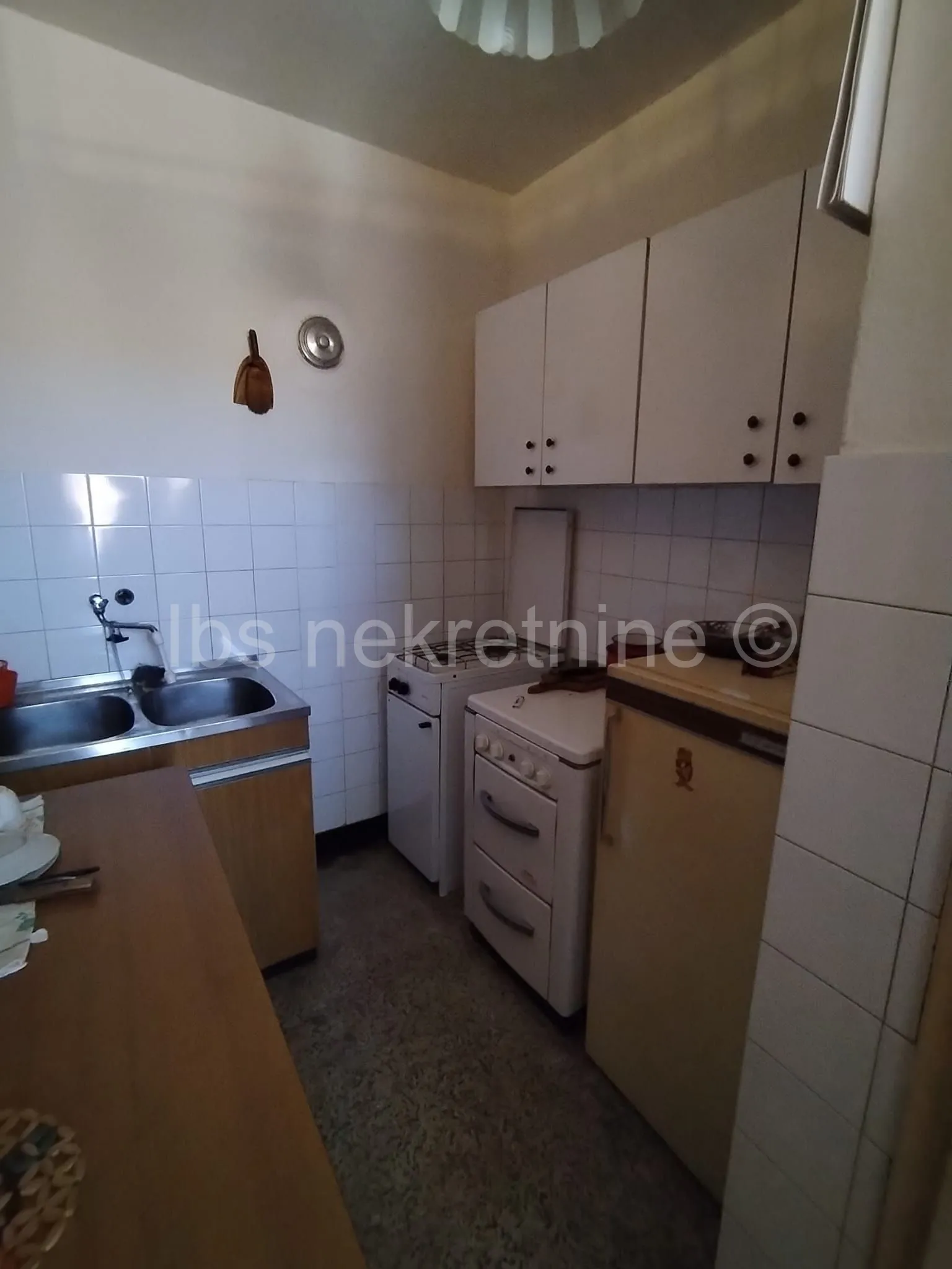 livno dvosoban stan strogi centar - slika 6