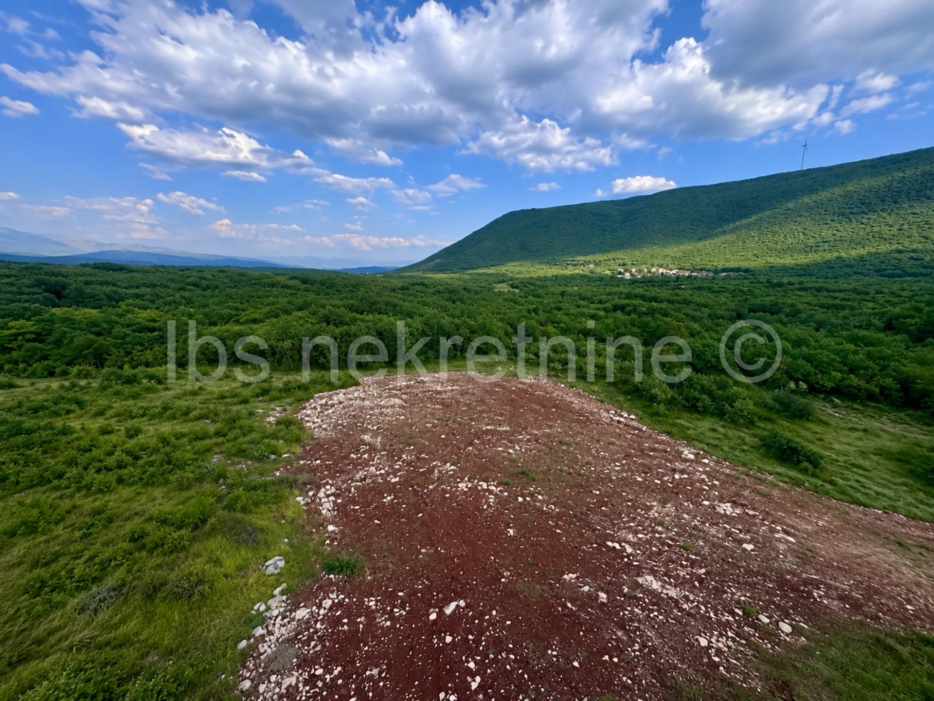 Radošić – zemljište 2.590 m² - Mogućnost parcelacije prema želji kupca - Radošić, Sinj