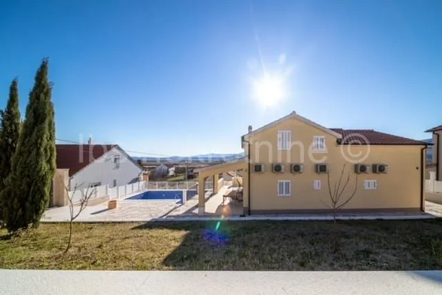 glavice - sinj, prekrasna moderna kuća na parceli od 3200m2!! - slika 3