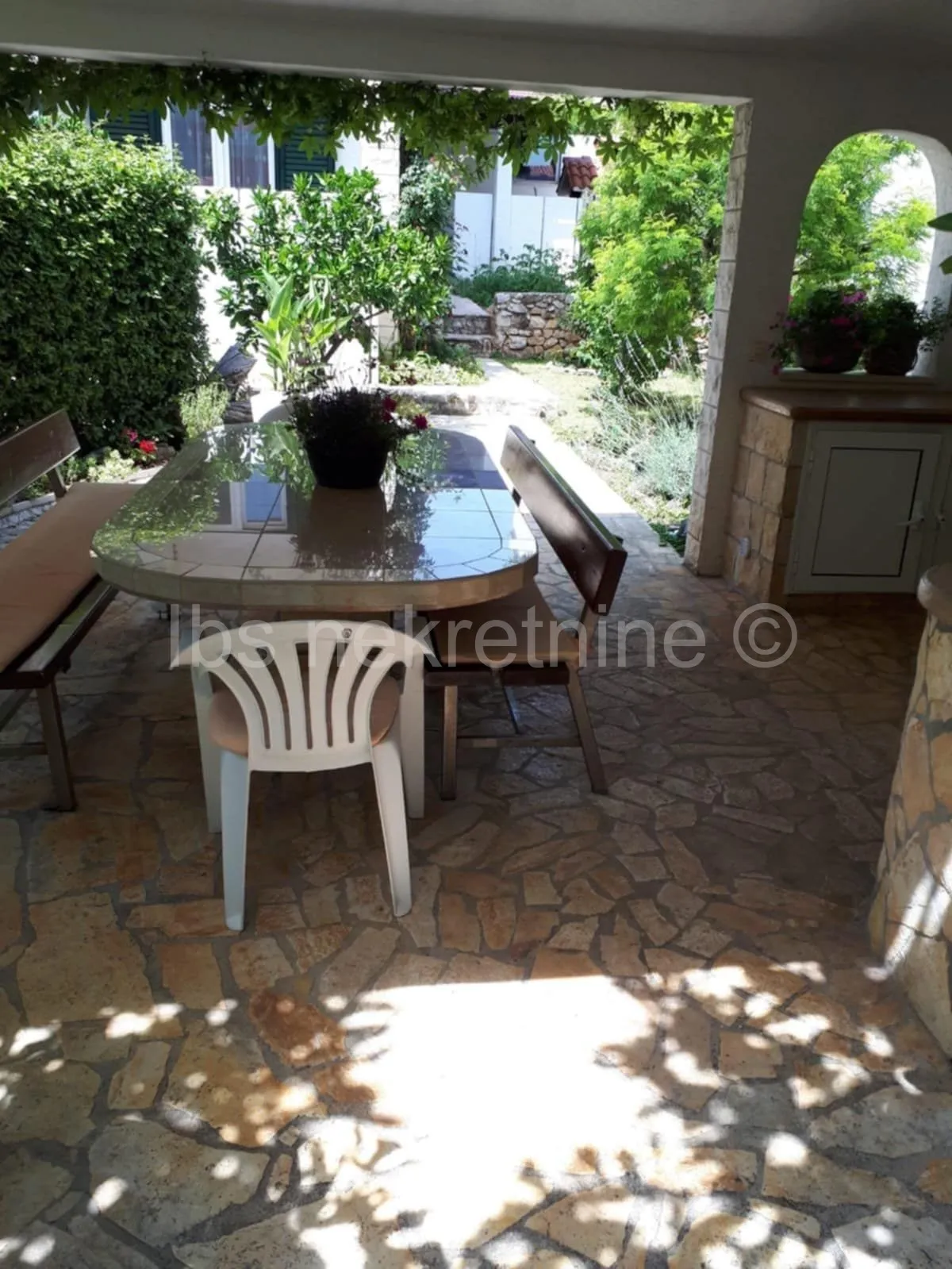 ***kuća sa 10 apartmana na atraktivnoj lokaciji!!!*** - slika 7