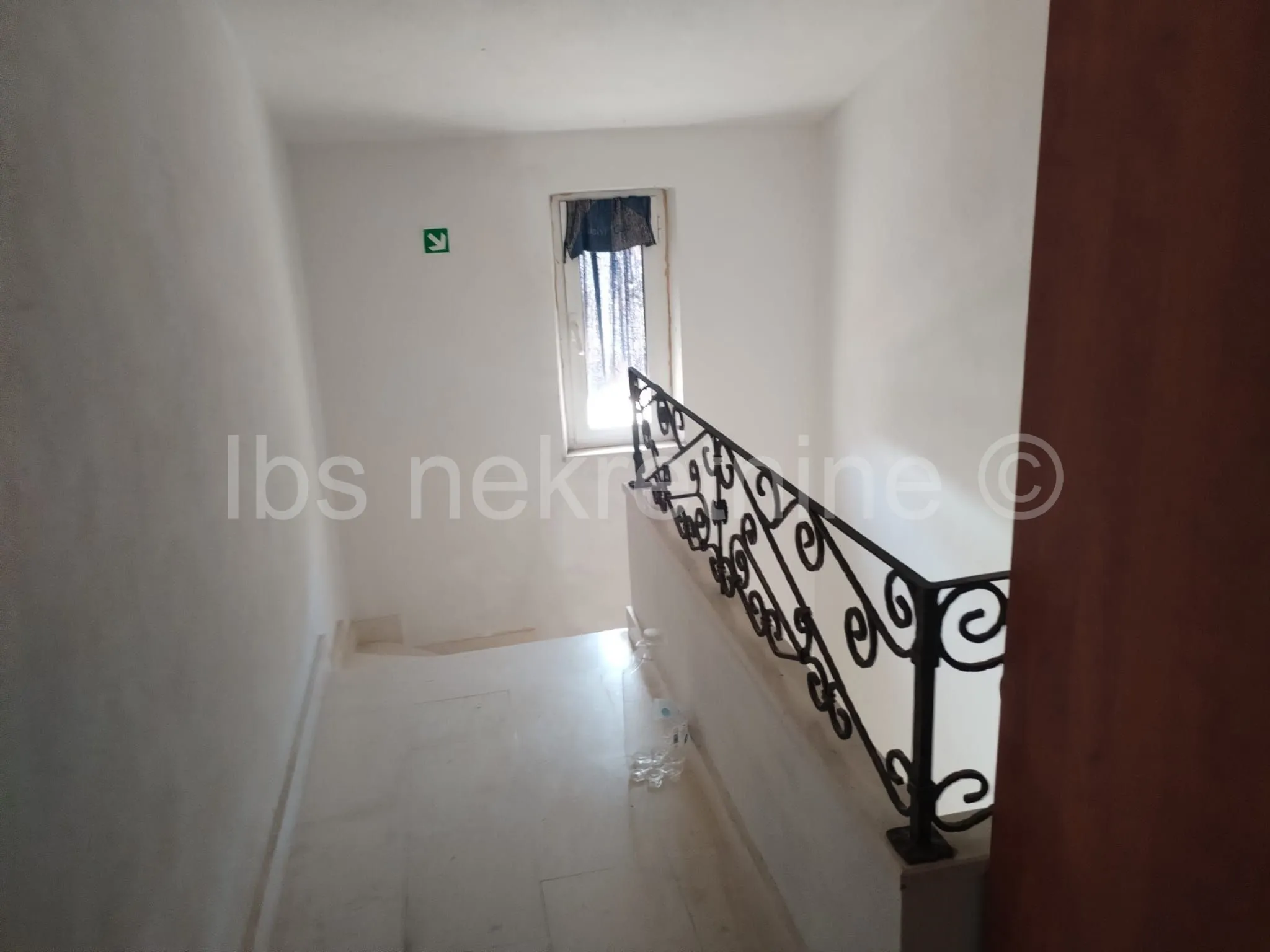 kuća sa apartmanima na velikoj parceli!! - slika 3