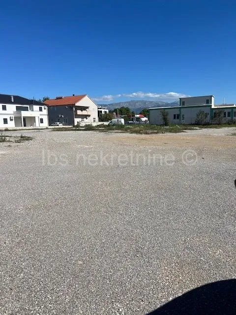 sinj, najam zemljišta (parking, skladište) 4773 m2 - slika 2