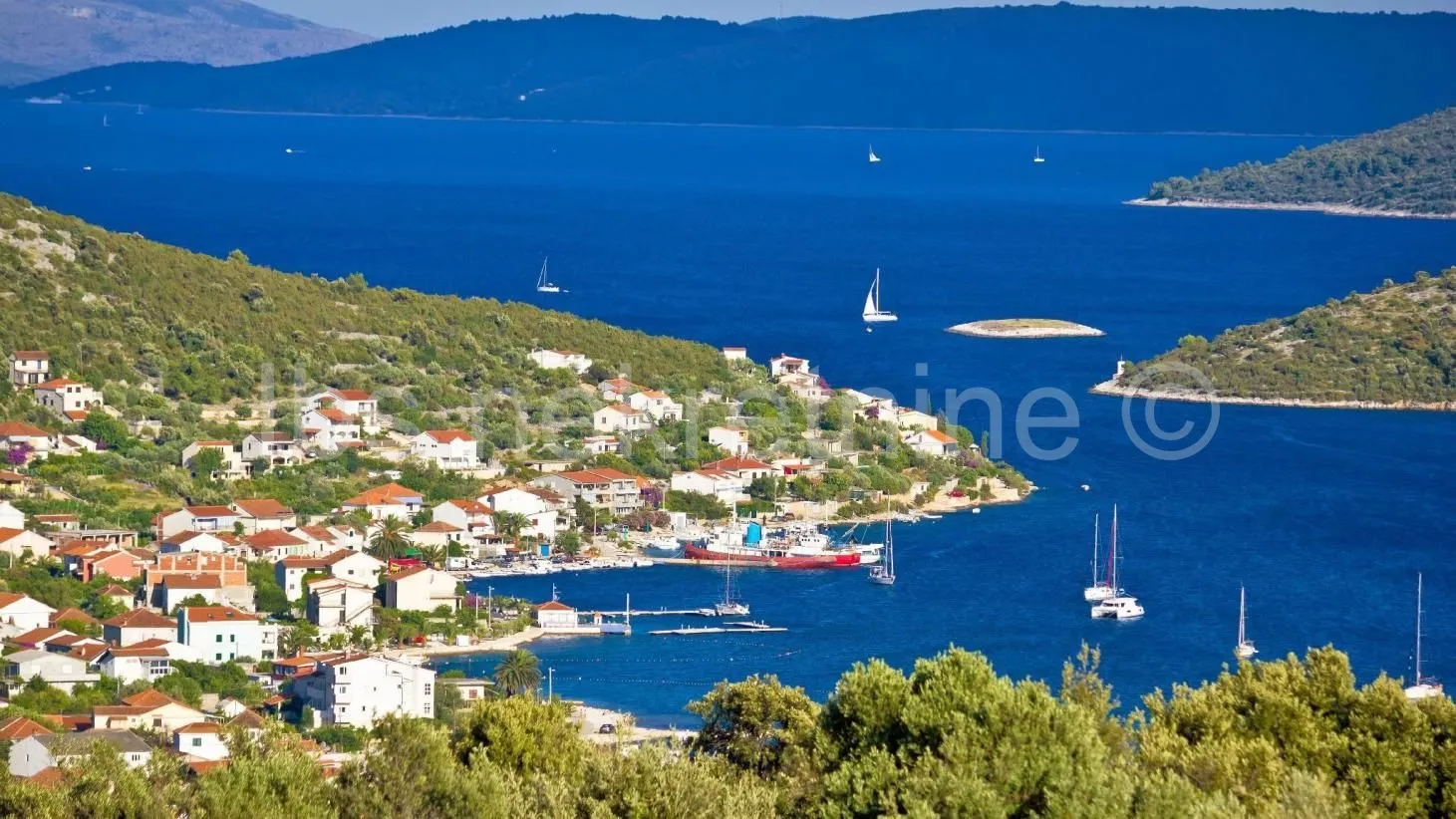 Vinišće - zemljište, drugi red do mora! - Vinišće, Marina