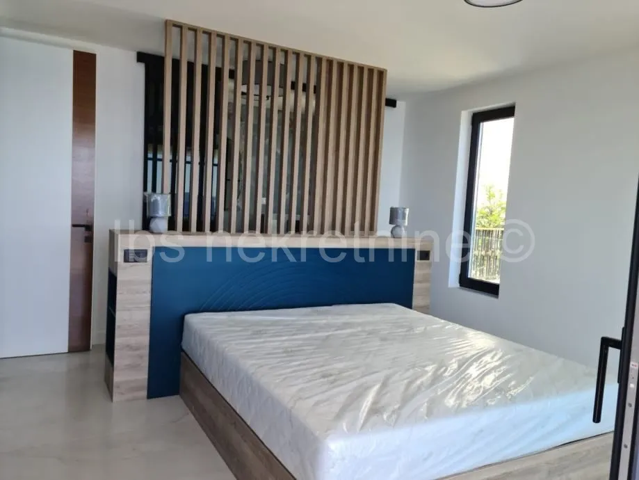 ***luksuzna vila s liftom i bazenom- 30tak m od mora!!!*** - slika 13