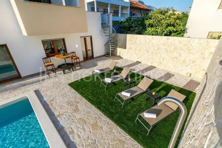 ***prekrasna vila-50 m od mora!!! - slika 2