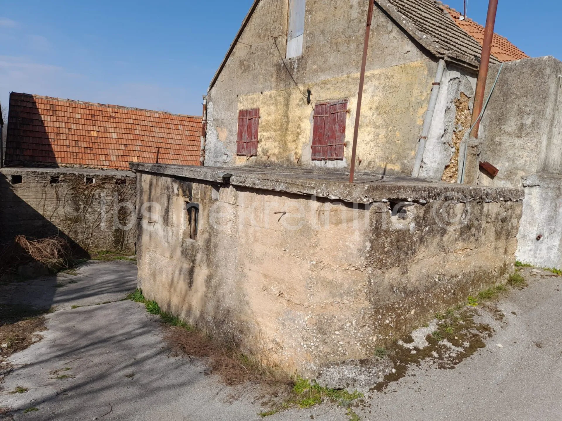 dugopolje kuća u nizu 140 m2 za adaptaciju - slika 7