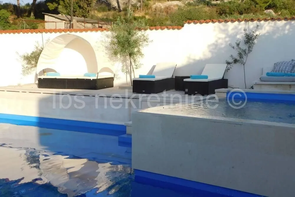 villa u sutivanu, brač - slika 3