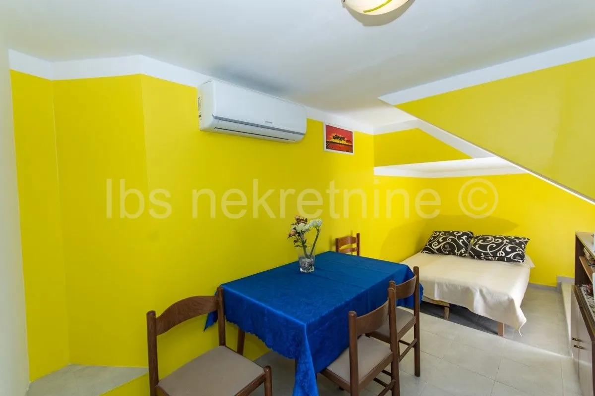 lijepa apartmanska kuća s bazenom!! - slika 15