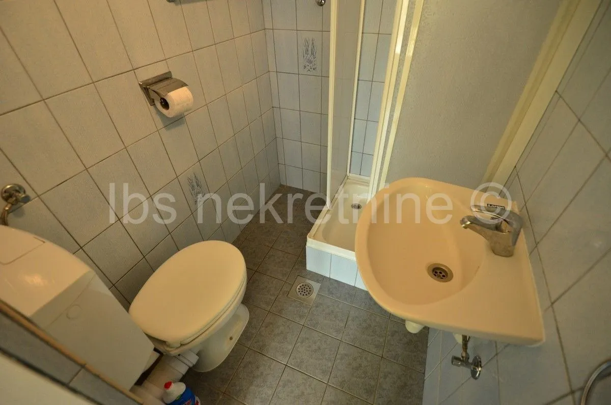 lijepa apartmanska kuća s bazenom!! - slika 12