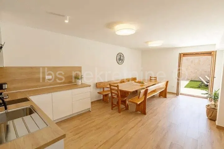 ***prekrasna vila-50 m od mora!!! - slika 14