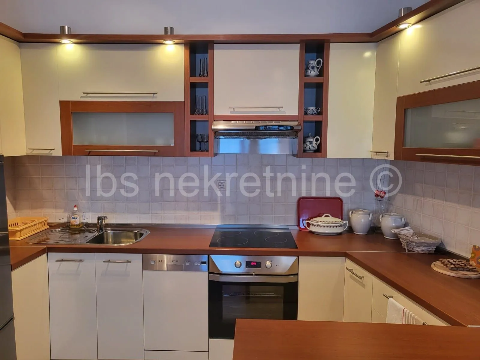 žnjan - komforan dvosobni stan sa vrtom i parkirnim mjestom!! - slika 7