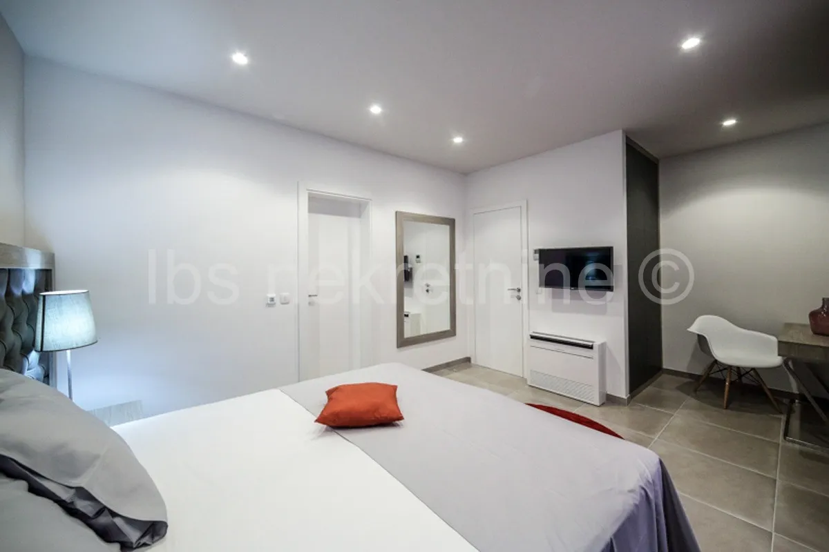 trogir-moderna vila drugi red do mora!!! - slika 6