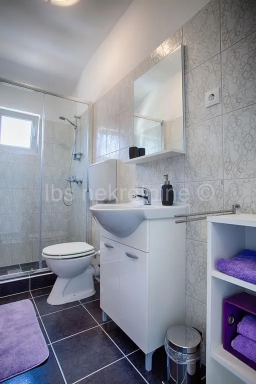 dvojna kuća s tri apartmana!! - slika 10