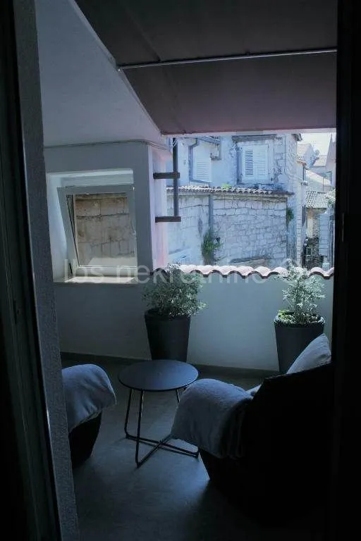***u srcu trogira potpuno uređen stan-uhodan za turističko iznajmljivanje!!!*** - slika 14