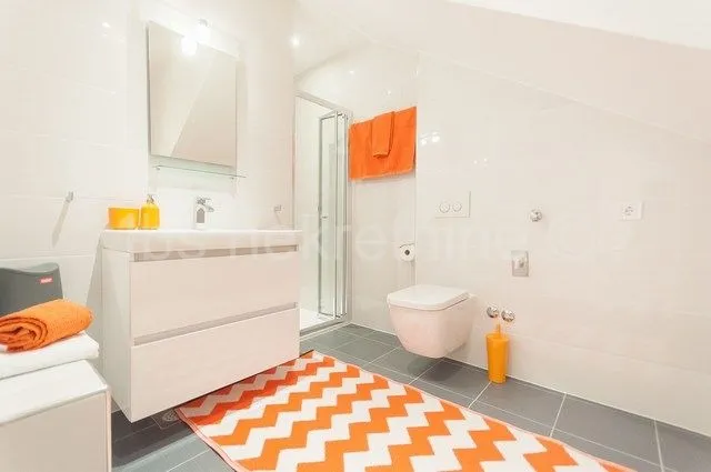 kuća sa apartmanima drugi red do mora!!! - slika 10