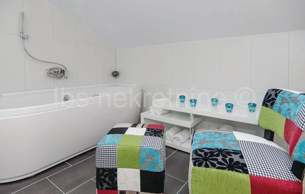 pelješac - prekrasna villa prvi red uz more!! - slika 11