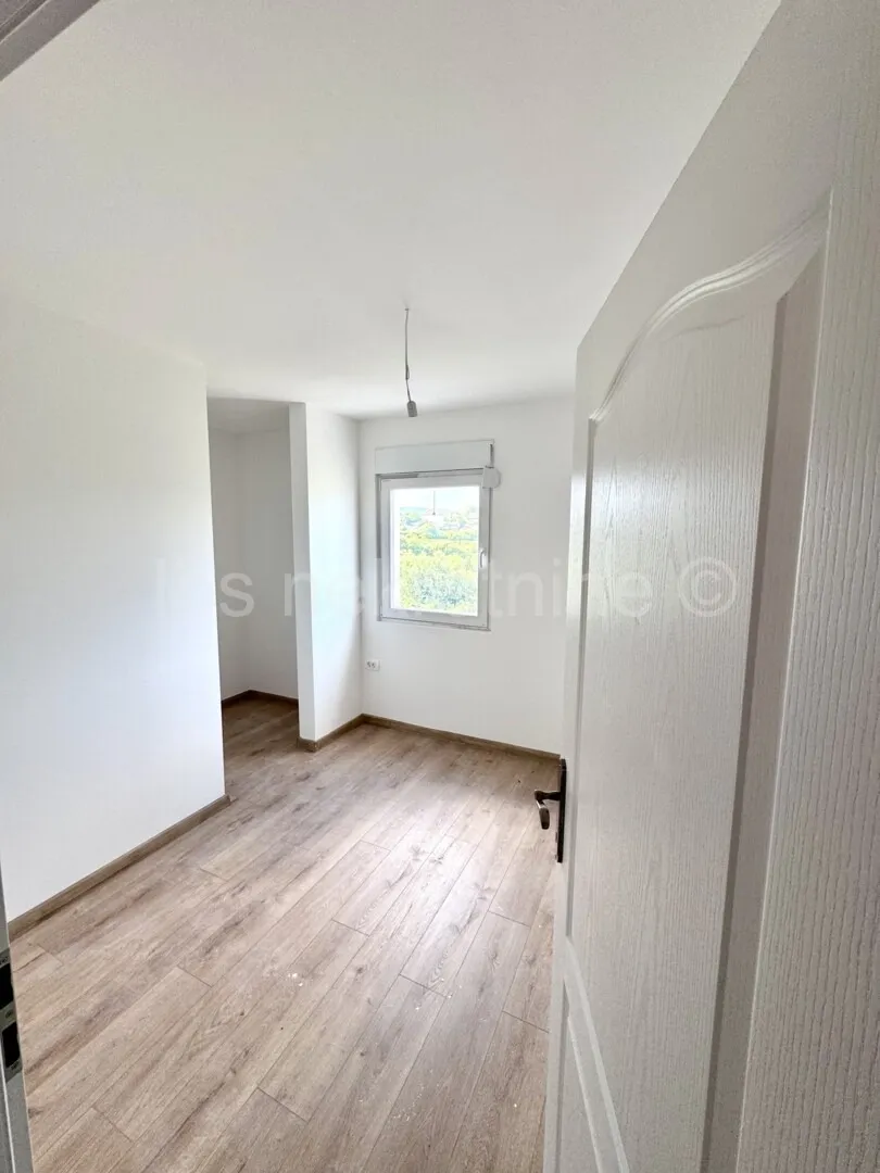 Sinj - montažna prizemnica 100 m² s okućnicom 580 m² - Karakašica, Sinj