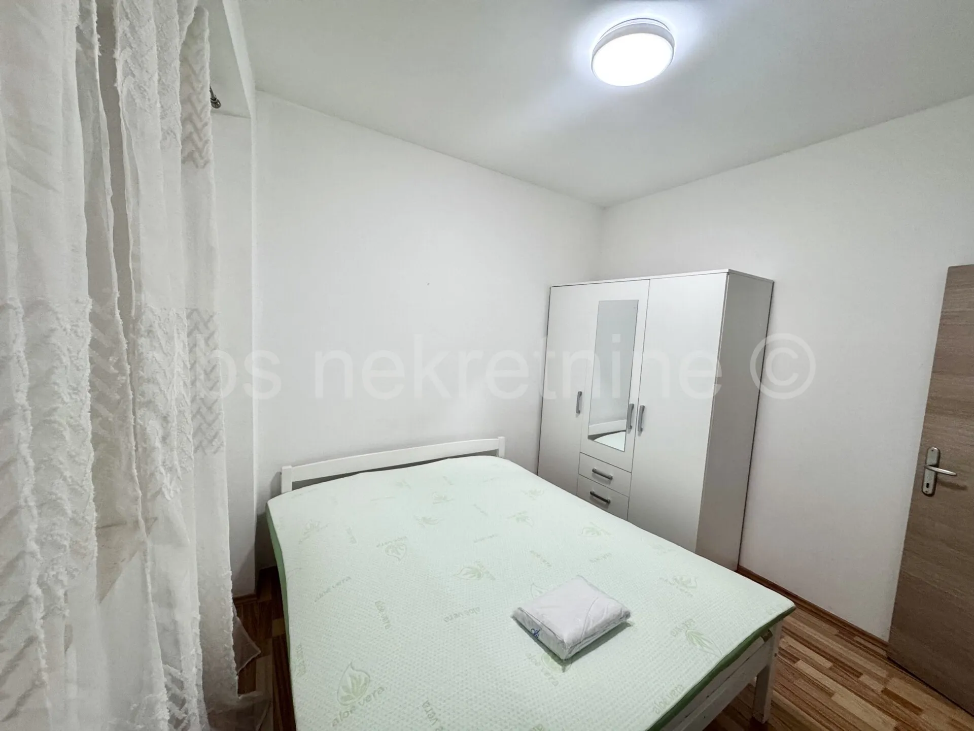 sinj - najam jednosobnog stana - centar grada - slika 3