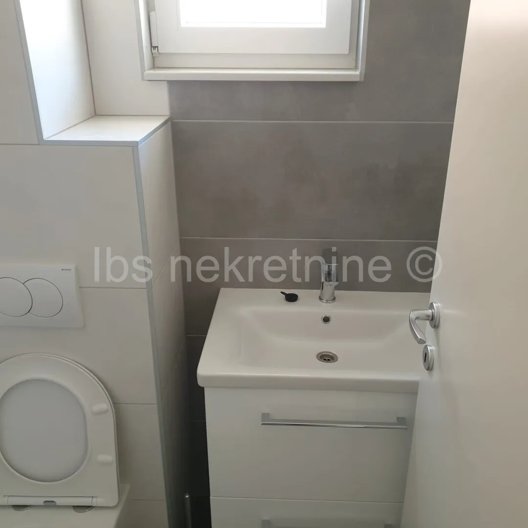 sinj trosoban stan - slika 8