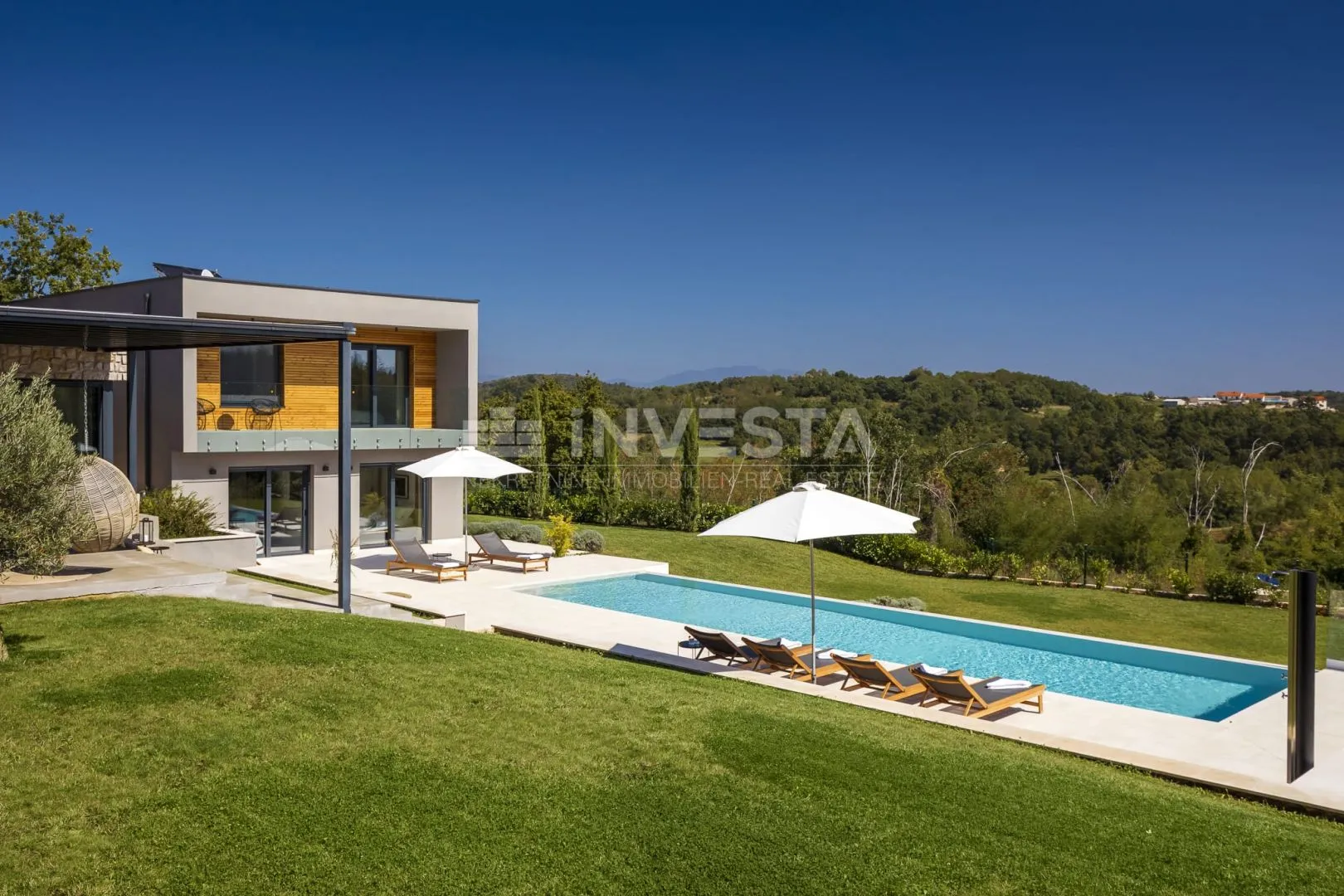 moderna vila s prostranom okućnicom - slika 10