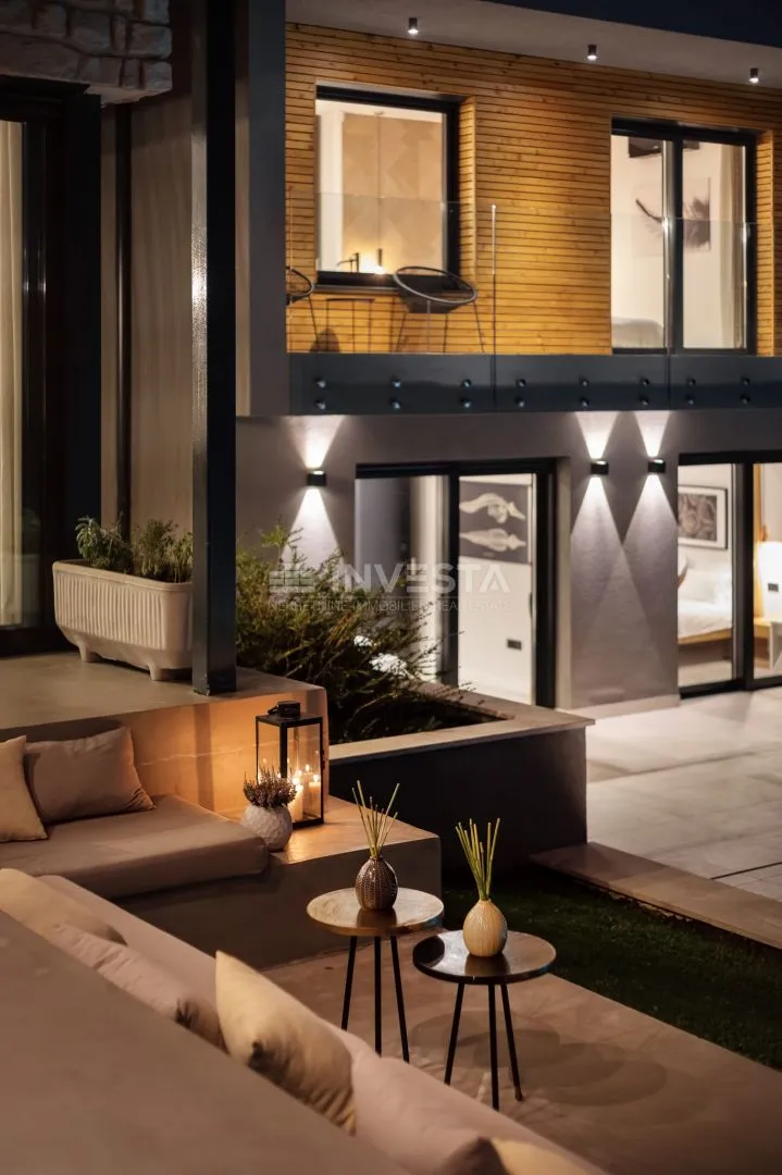 moderna vila s prostranom okućnicom - slika 34