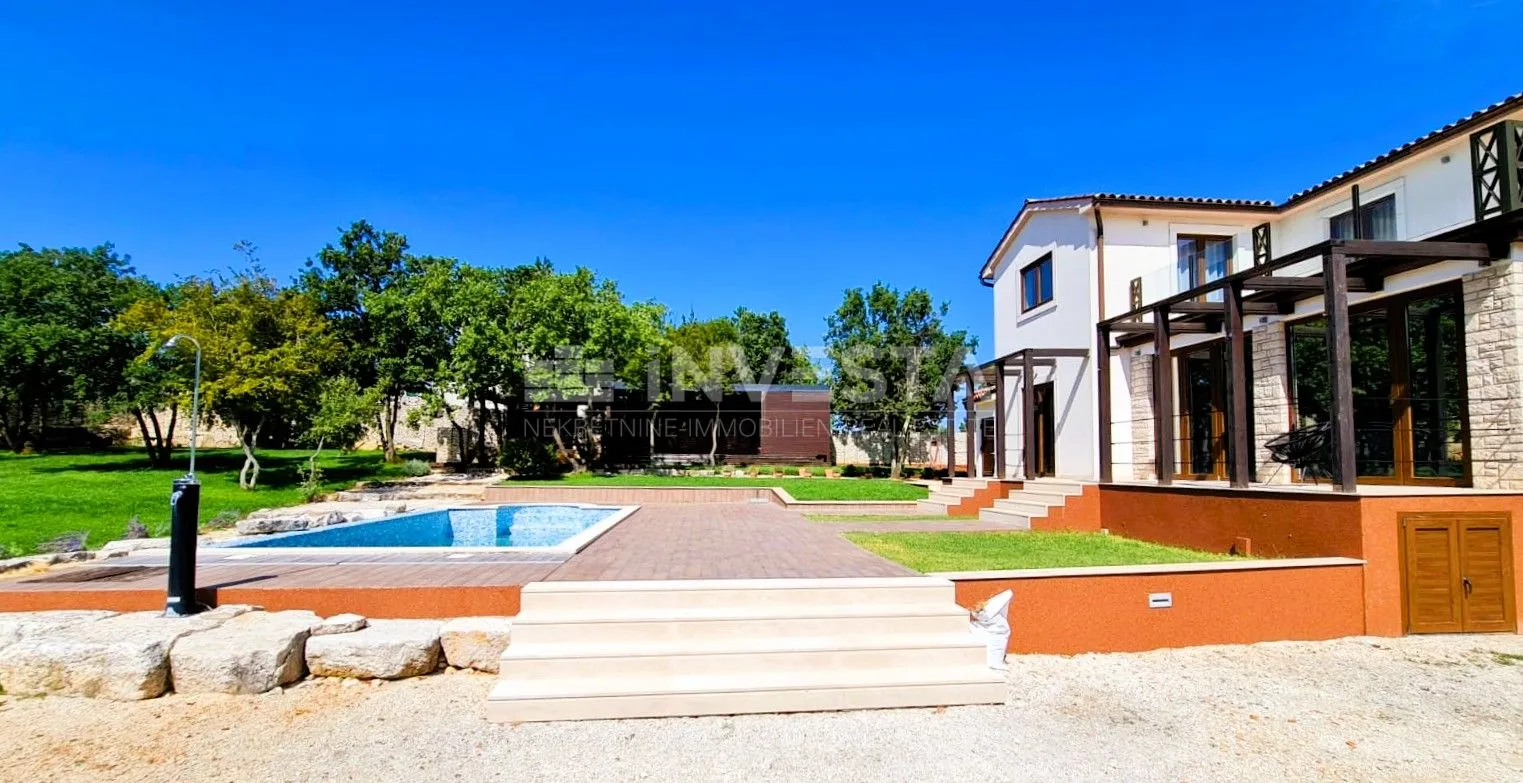 barban, moderna samostojeća vila s bazenom, 1800m2 okućnice - slika 24