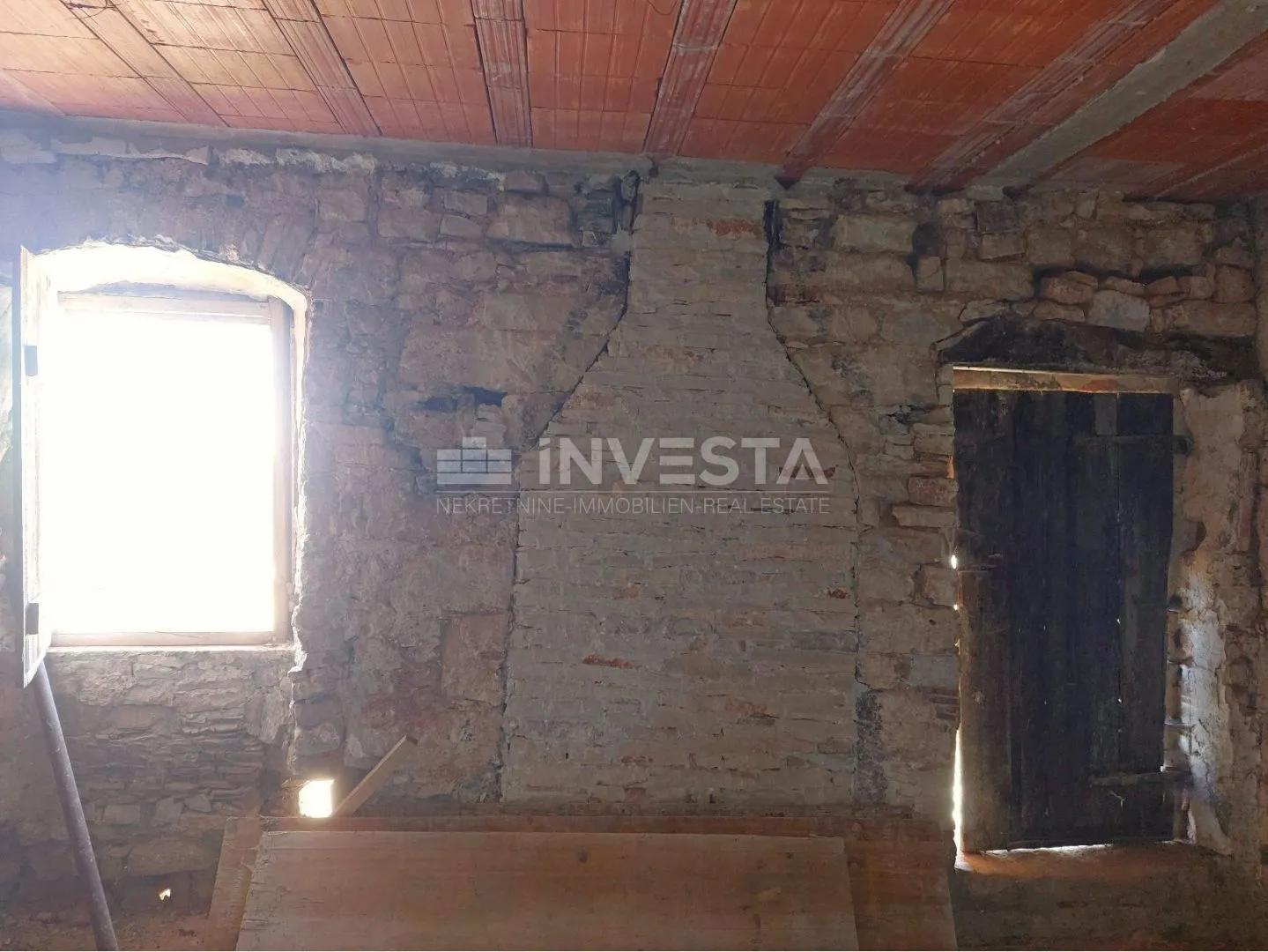 okolica poreča, kamena kuća u nizu za adaptaciju sa 250m2 okućnice - slika 13