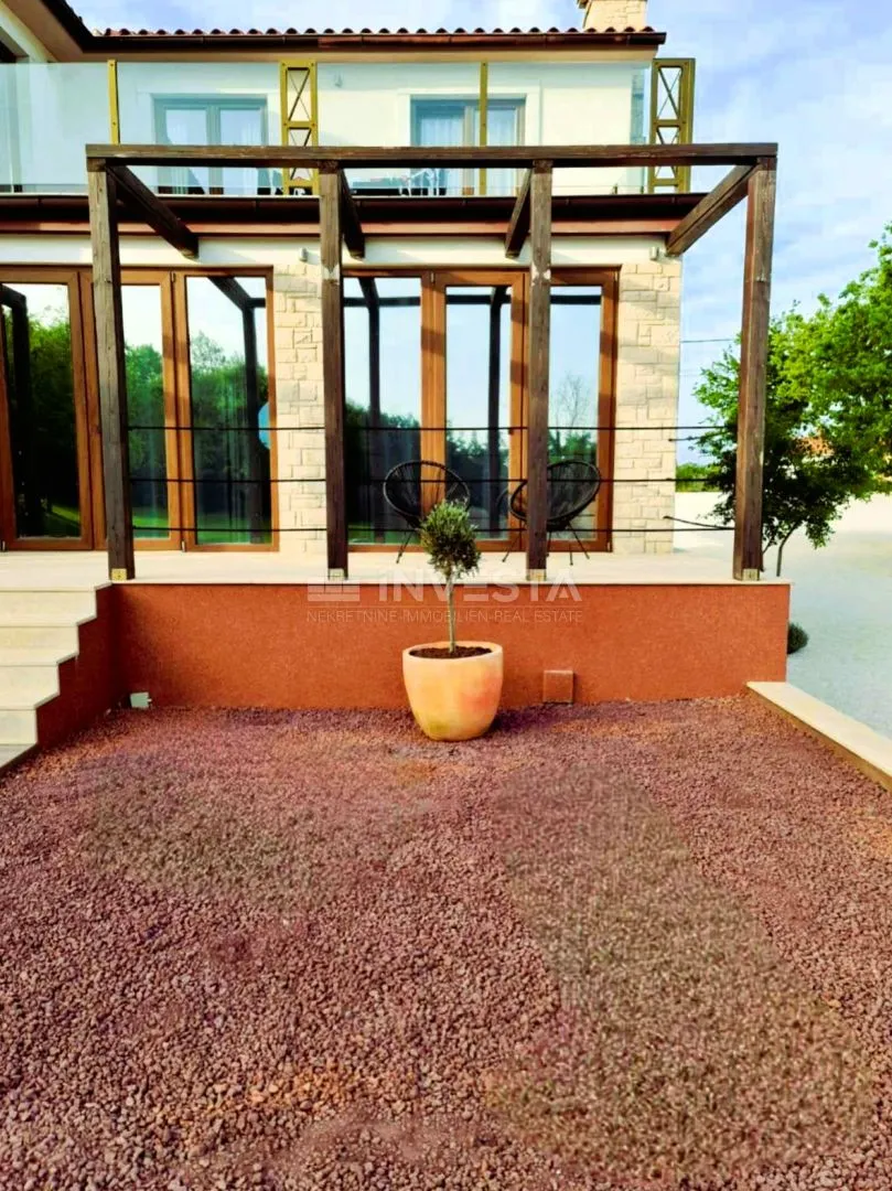 barban, moderna samostojeća vila s bazenom, 1800m2 okućnice - slika 20