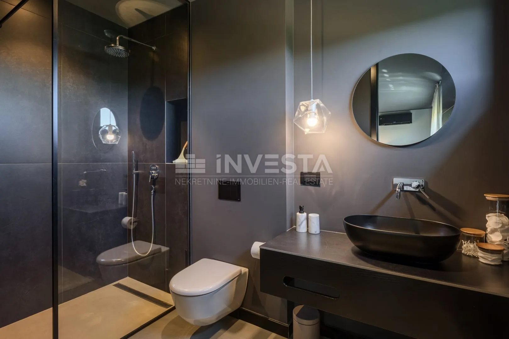 moderna vila s prostranom okućnicom - slika 29