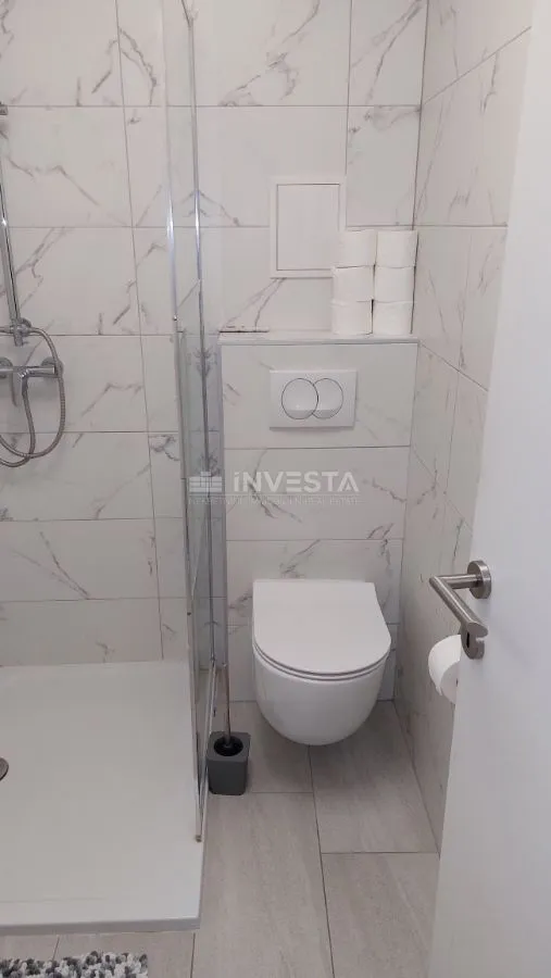 červar-porat - novouređeni stan na prvom katu - 150 m od mora - slika 8