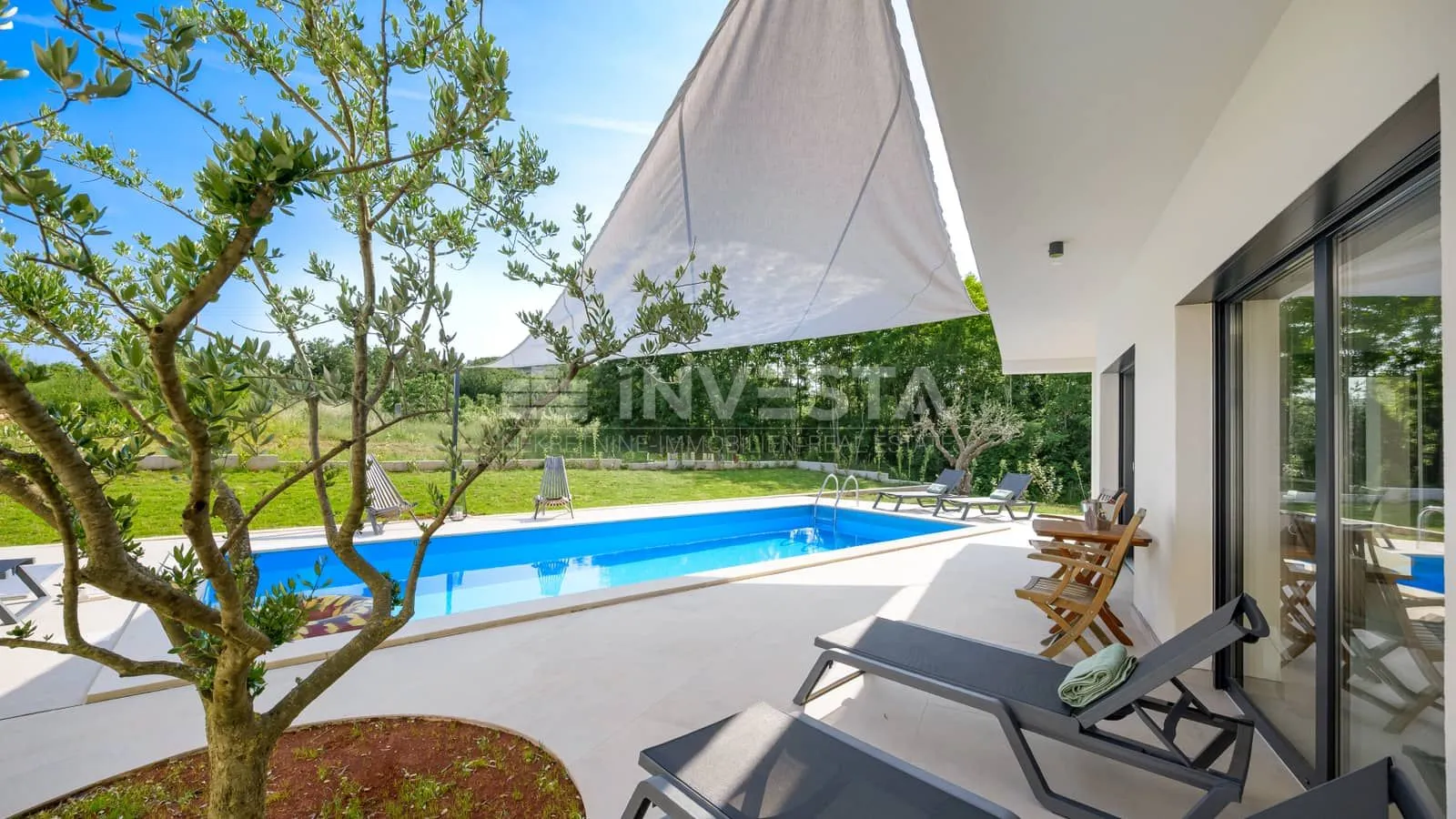 moderna vila s bazenom i privatnošću – blizu rovinja - slika 25