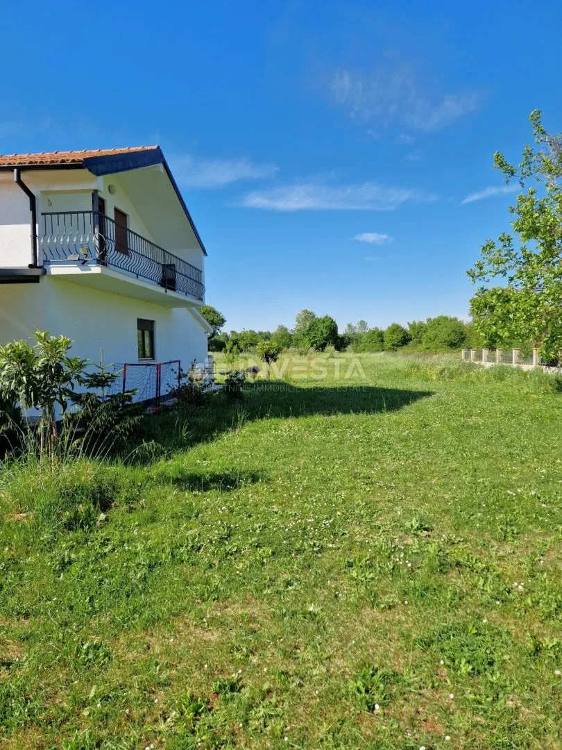 kuća s vrtom i garažom ,mirno okruženje, 2 stambene jedinice - slika 6