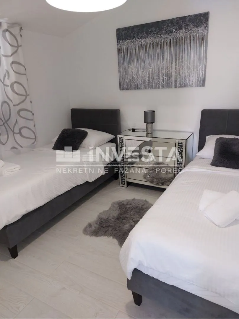 poreč okolica, moderno uređena vila dvojnica s bazenom, novogradnja - slika 25