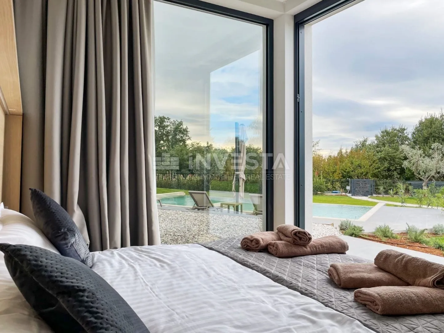 poreč okolica, moderna vila 306m2, pogled more - slika 21