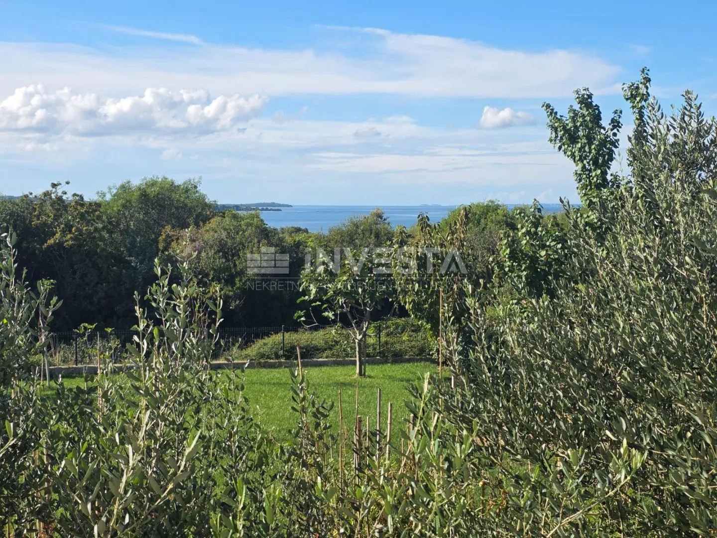stan u prizemlju manje zgrade, pogled na more, 1 km od plaže - slika 8