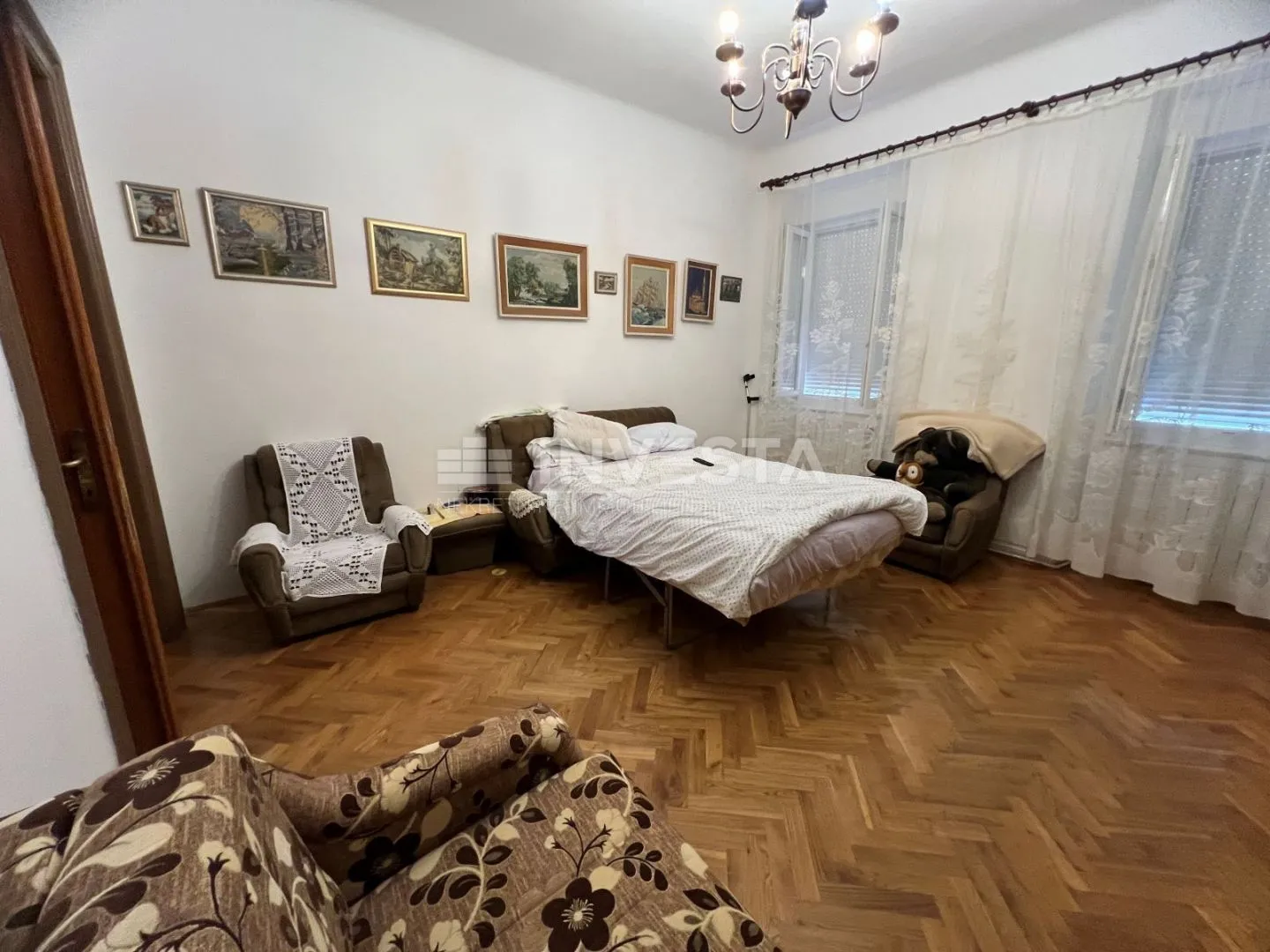 pula centar, prostrani stan 87m2, velika terasa, 3 spavaće - slika 8