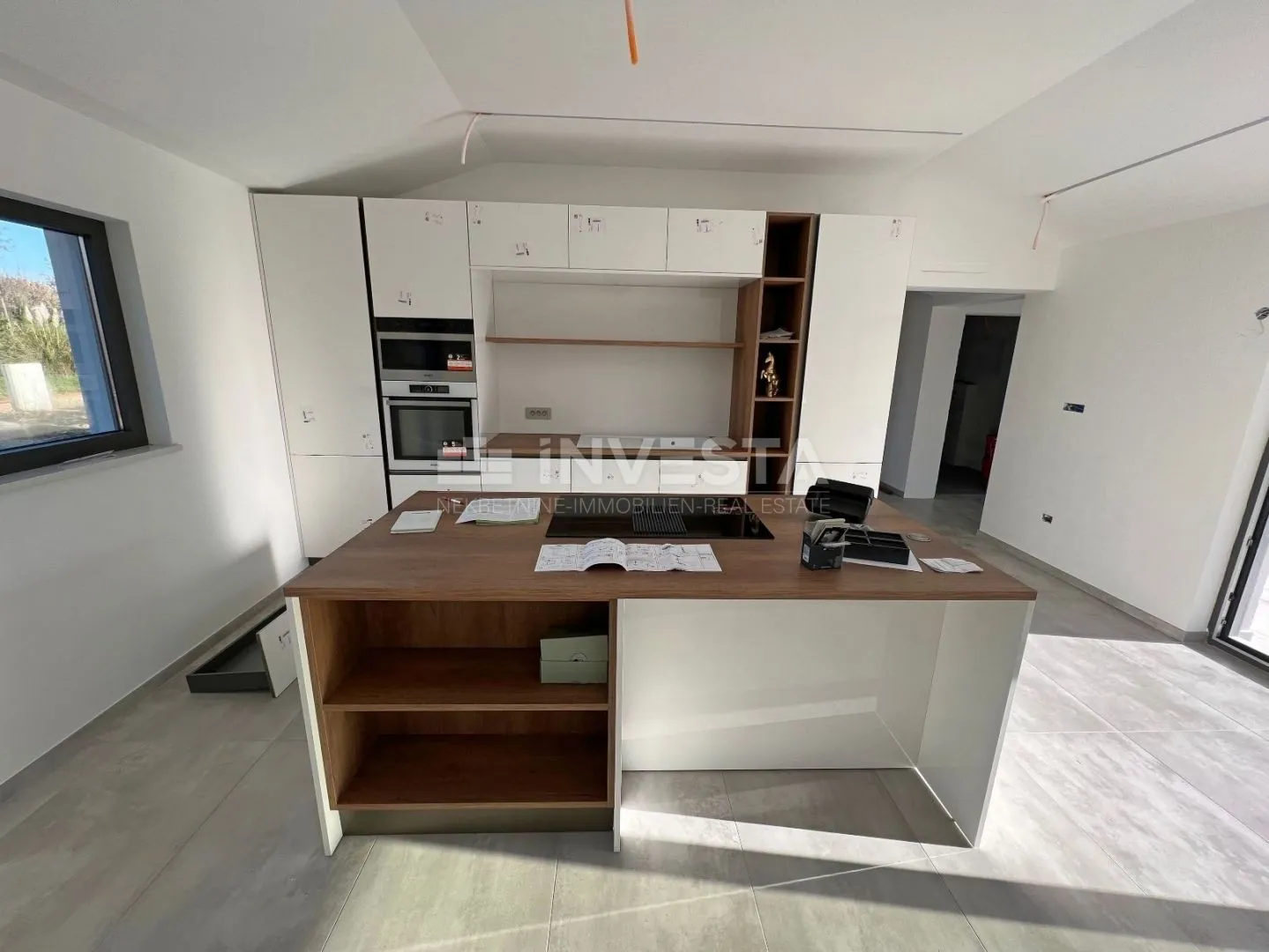 okolica labina, novosagrađena moderna prizemnica, 137 m2, 3ss - slika 12