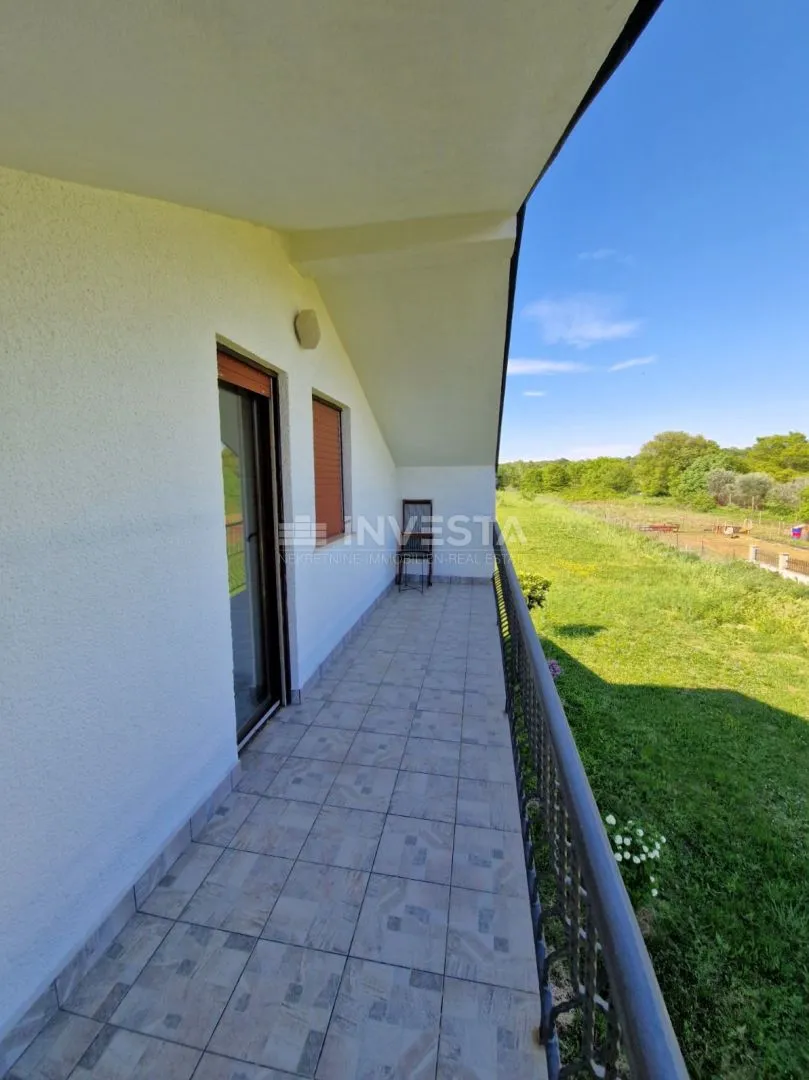 kuća s 2 stambene jedinice i 4000m2 građevinskog zemljišta - slika 21