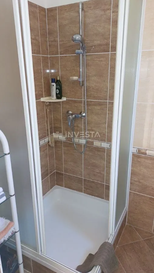 dvojna kuća sa dva stana i pogledom na more - slika 36