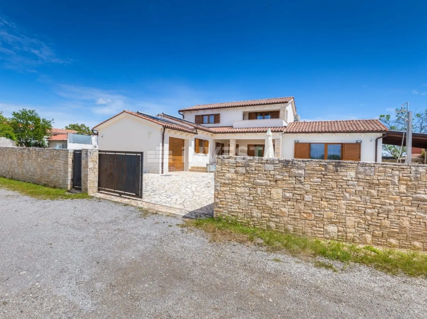 vodnjan, moderna vila s bazenom, 4 spavaće sobe - hitno! - slika 24