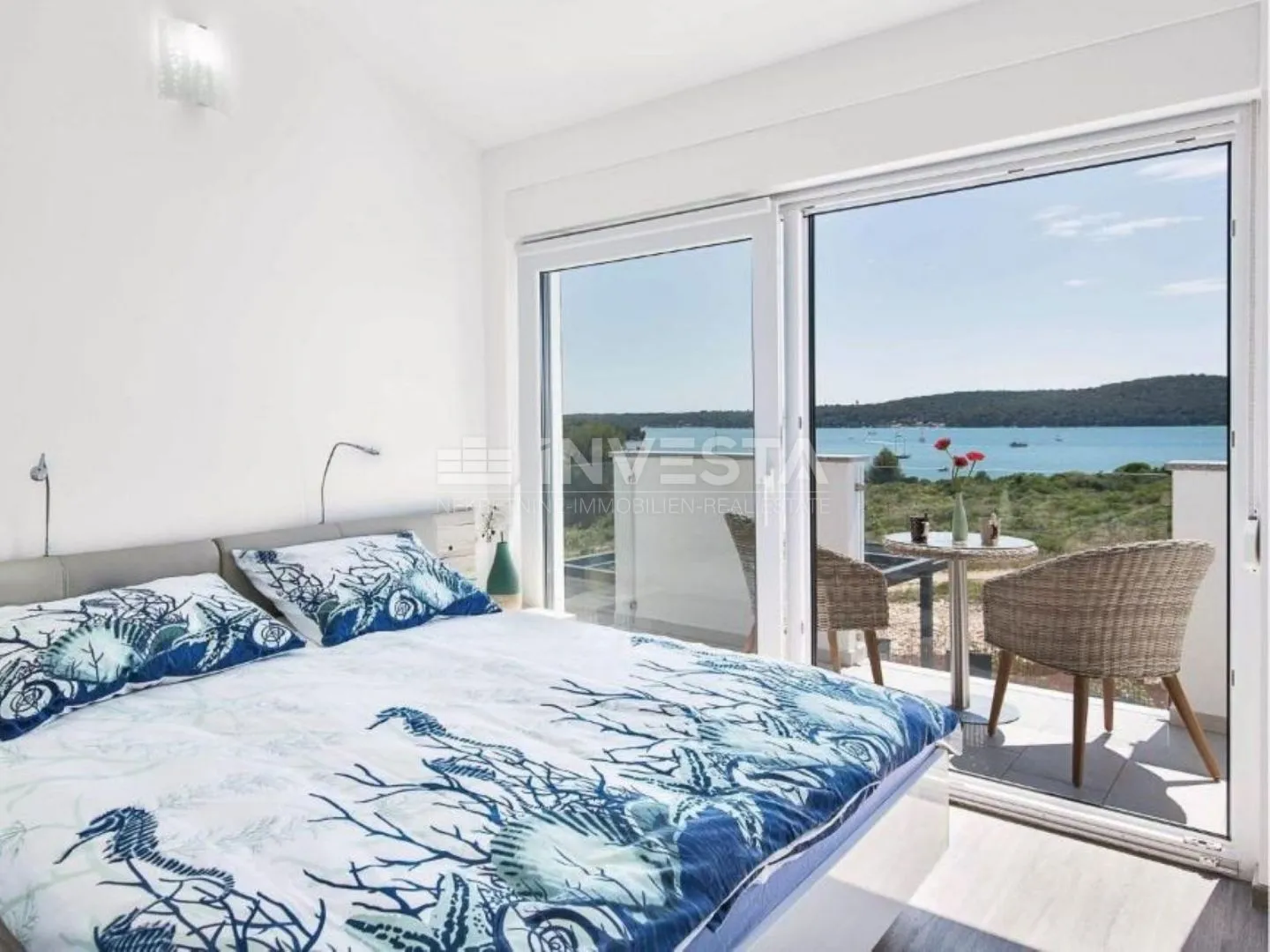 vila sa bazenom, pogledom na more i dodatnim apartmanom - slika 16