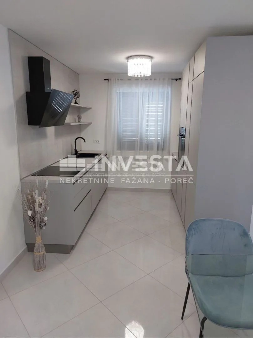 poreč okolica, moderno uređena vila dvojnica s bazenom, novogradnja - slika 13