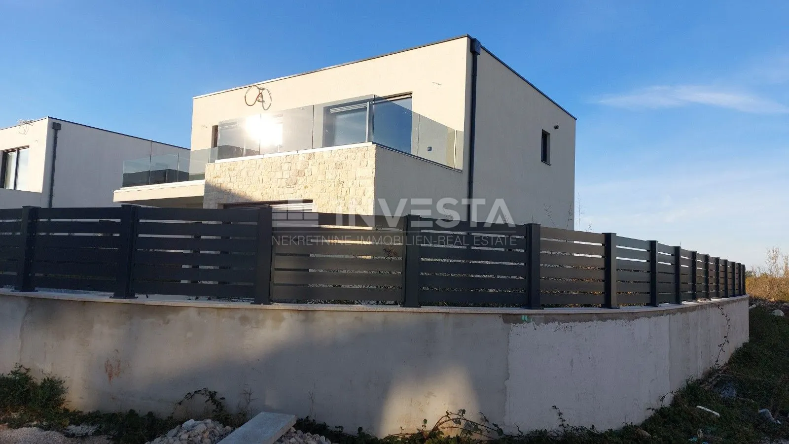 moderna vila u taru - slika 4