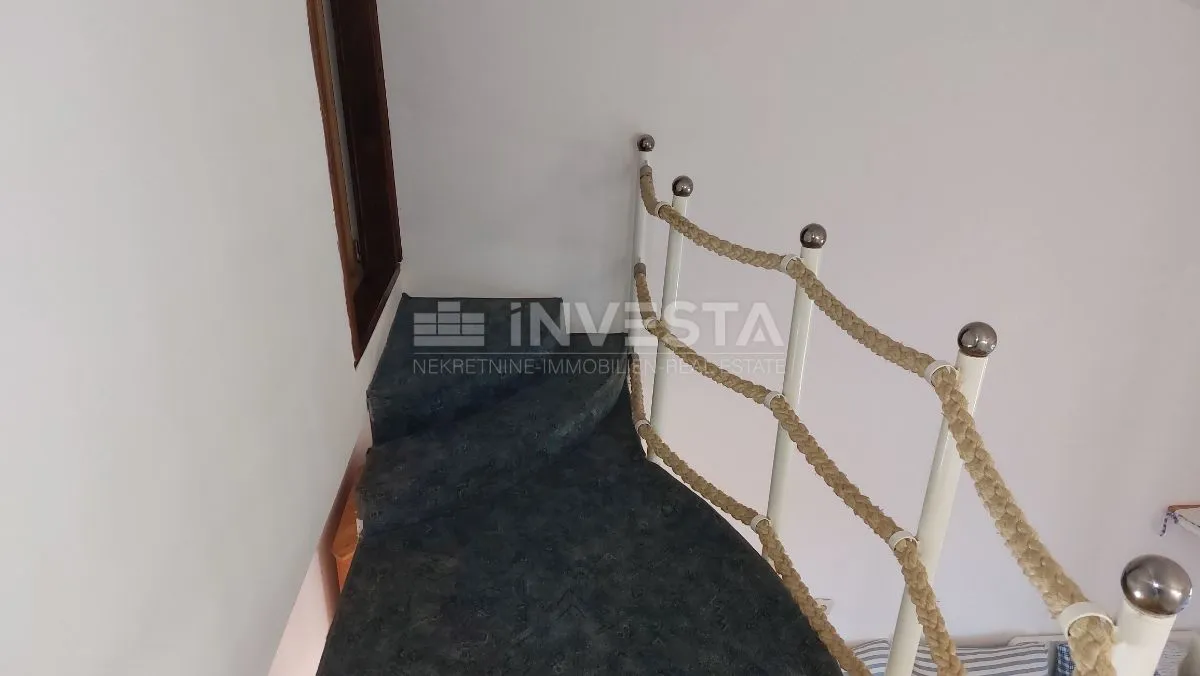 dvoetažni stan u červar portu - slika 14