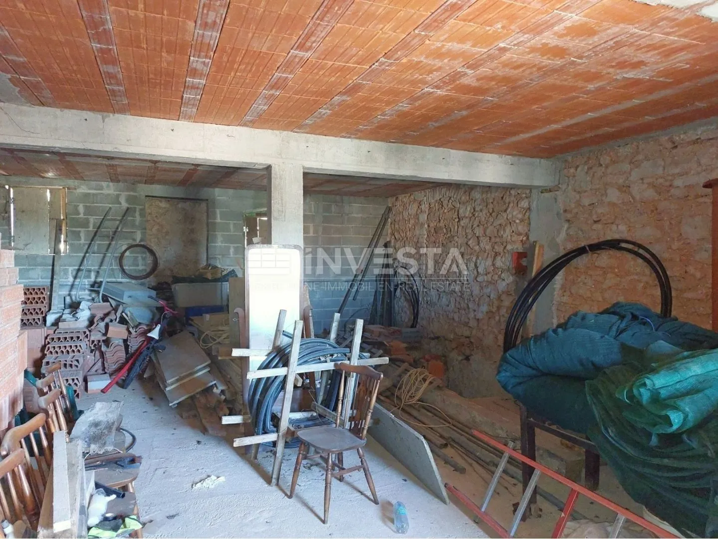 okolica poreča, kamena kuća u nizu za adaptaciju sa 250m2 okućnice - slika 10
