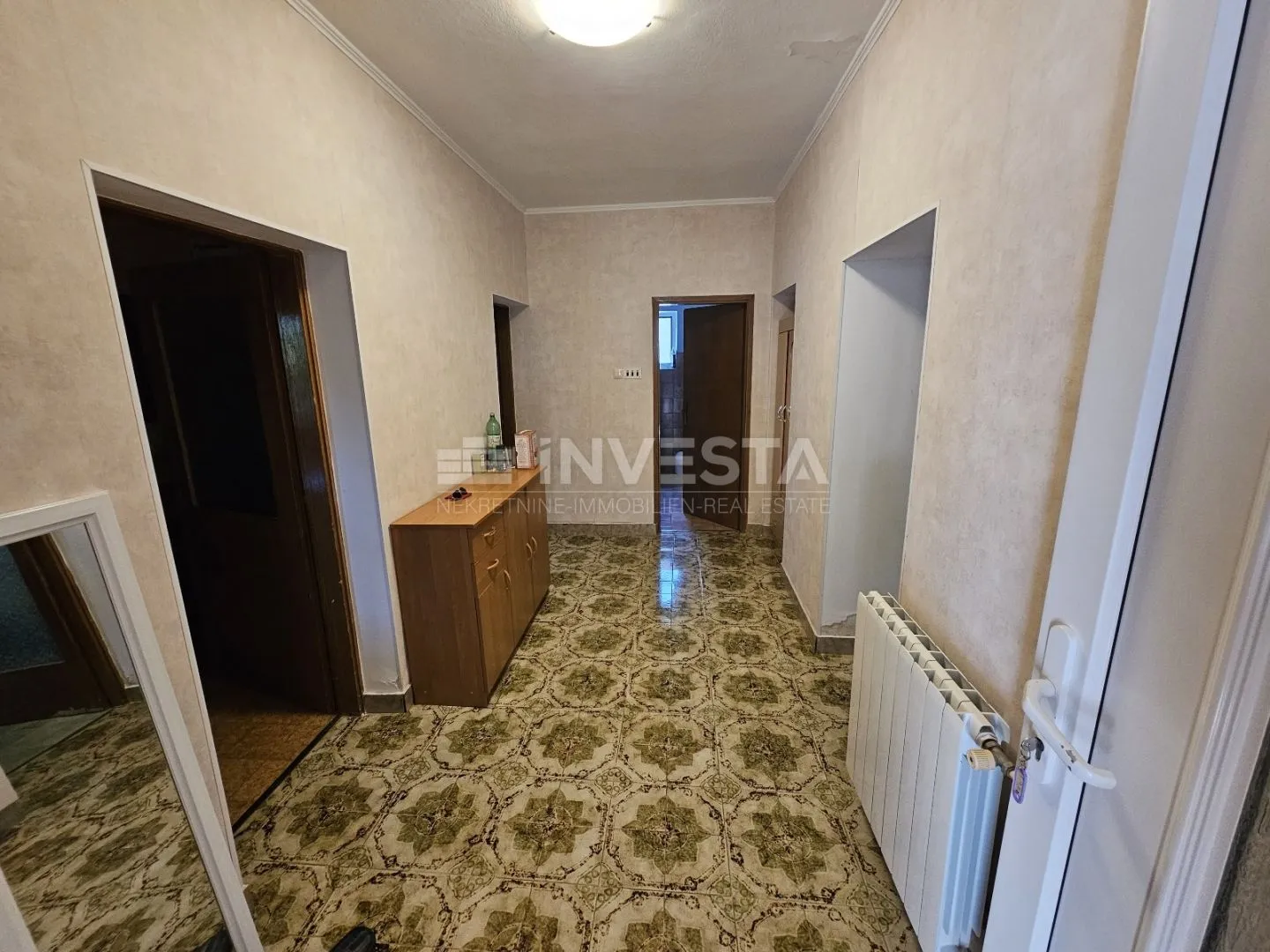 ližnjan centar, kuća s tri stana, konobom i garažom - povoljno! - slika 29