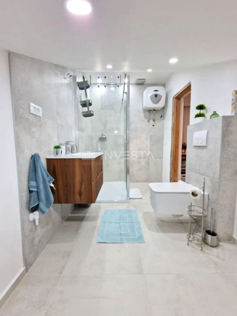 pula, veli vrh trosoban stan površine 114 m² - slika 22