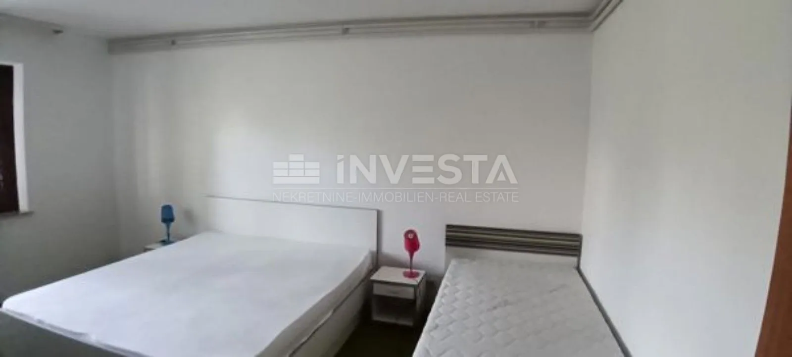 kuća sa tri stambene jedinice i bazenom - slika 18